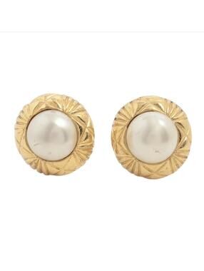 Chanel Vintage Gold Quilted Pearl Clip-On Earrings Made in France | Pre-Loved